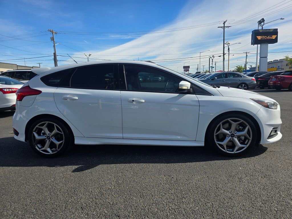 Used 2018 Ford Focus ST FWD image 5