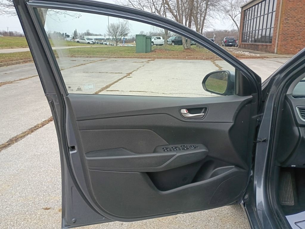 Used 2019 Hyundai Accent SE image 12