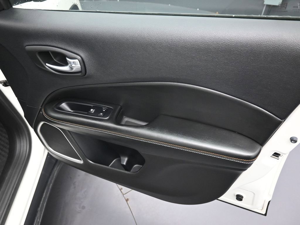 Used 2020 Jeep Compass Latitude w/ Cold Weather Group image 32