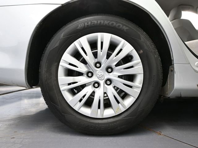 Used 2012 Toyota Camry LE FWD image 13