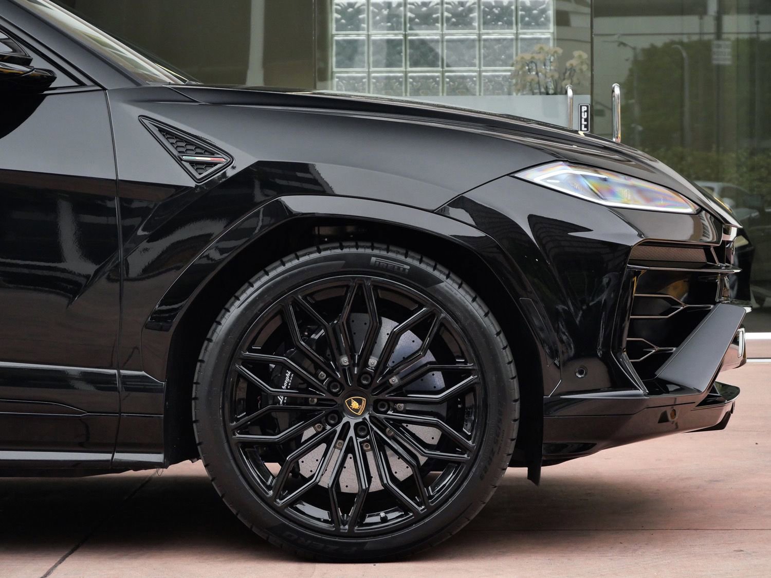 Used 2025 Lamborghini Urus SE AWD/4WD image 9
