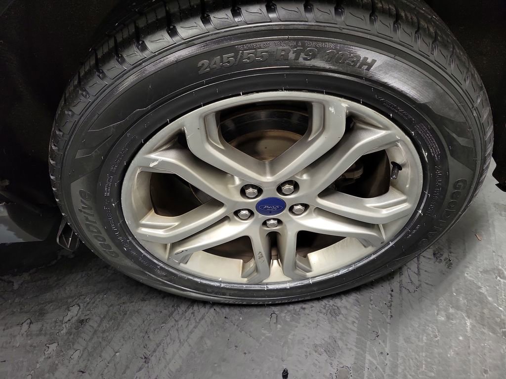 Used 2016 Ford Edge Titanium image 11