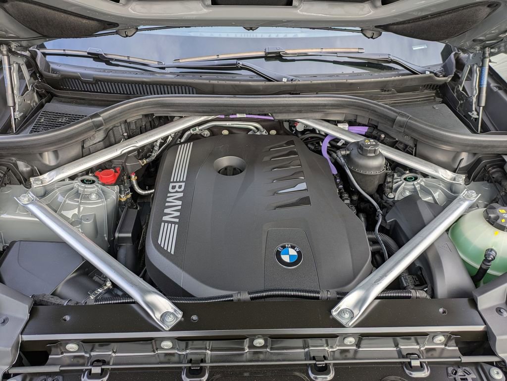 New 2025 BMW X5 xDrive40i w/ Parking Assistance Package AWD/4WD image 10