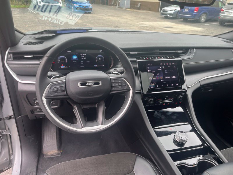 Used 2023 Jeep Grand Cherokee Altitude AWD/4WD image 12