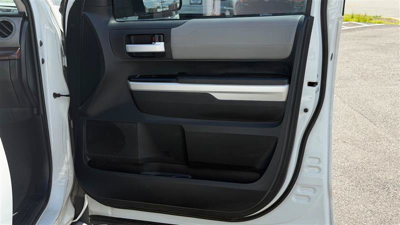 Used 2015 Toyota Tundra Limited w/ Limited Premium Package AWD/4WD image 33