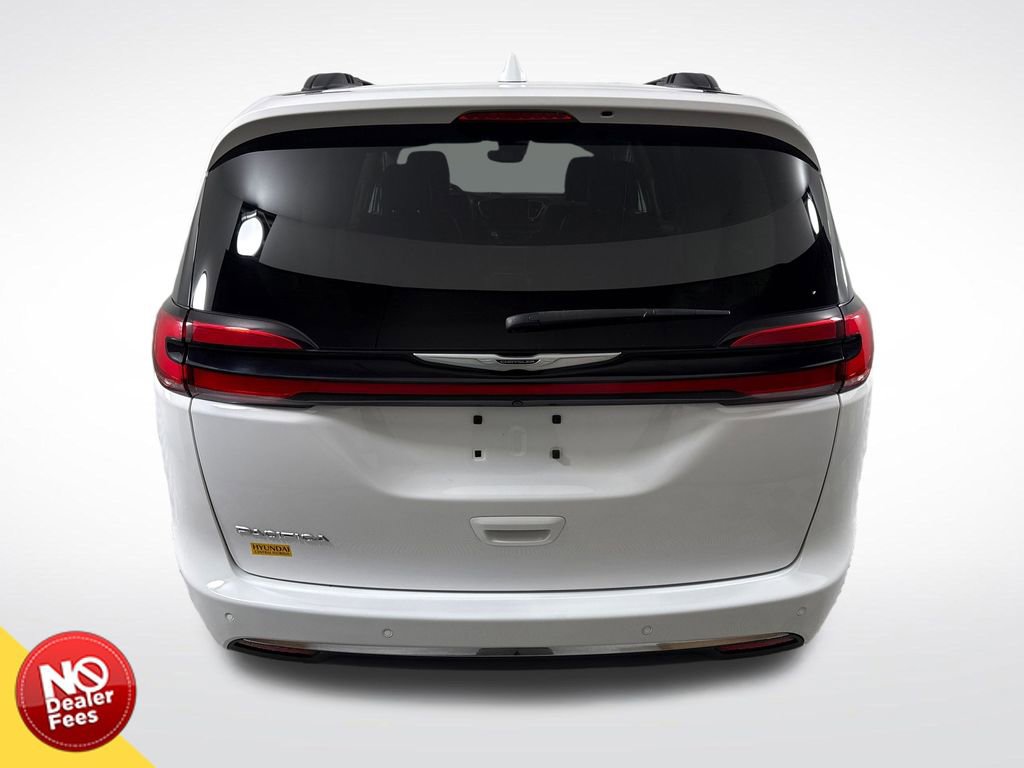 Used 2022 Chrysler Pacifica Touring-L FWD image 5