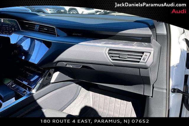 Used 2023 Audi e-tron Premium Plus w/ Premium Plus Package AWD/4WD image 12