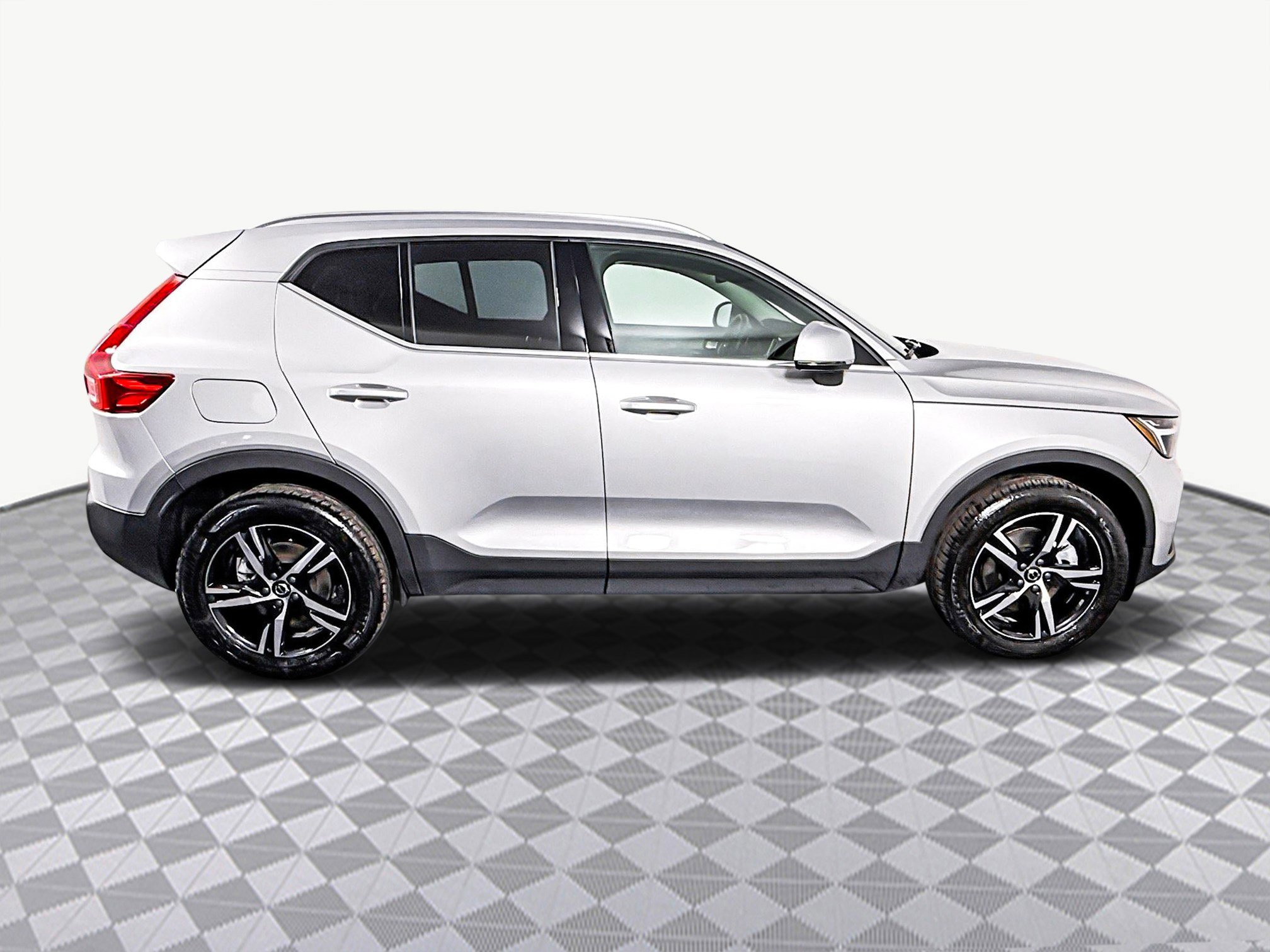 Used 2025 Volvo XC40 B5 Core image 11