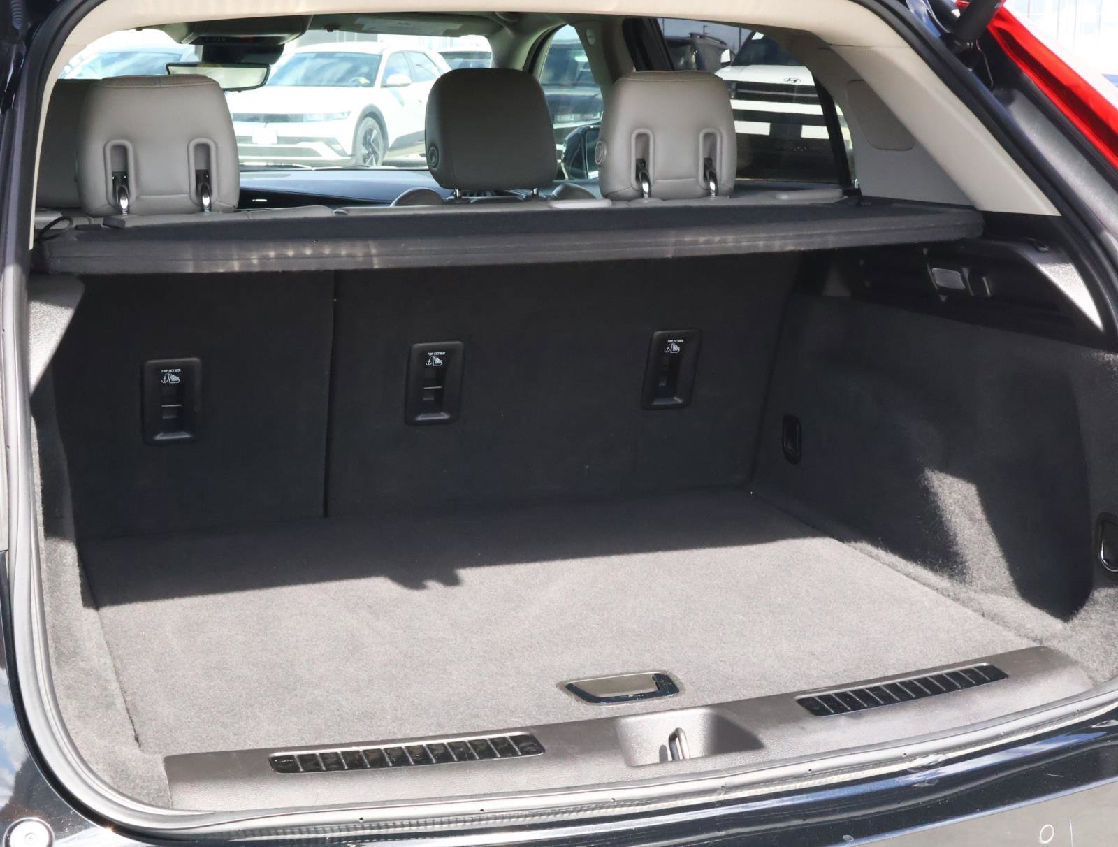 Used 2019 Cadillac XT4 Premium Luxury image 25