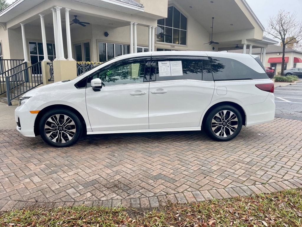Used 2025 Honda Odyssey Elite image 2