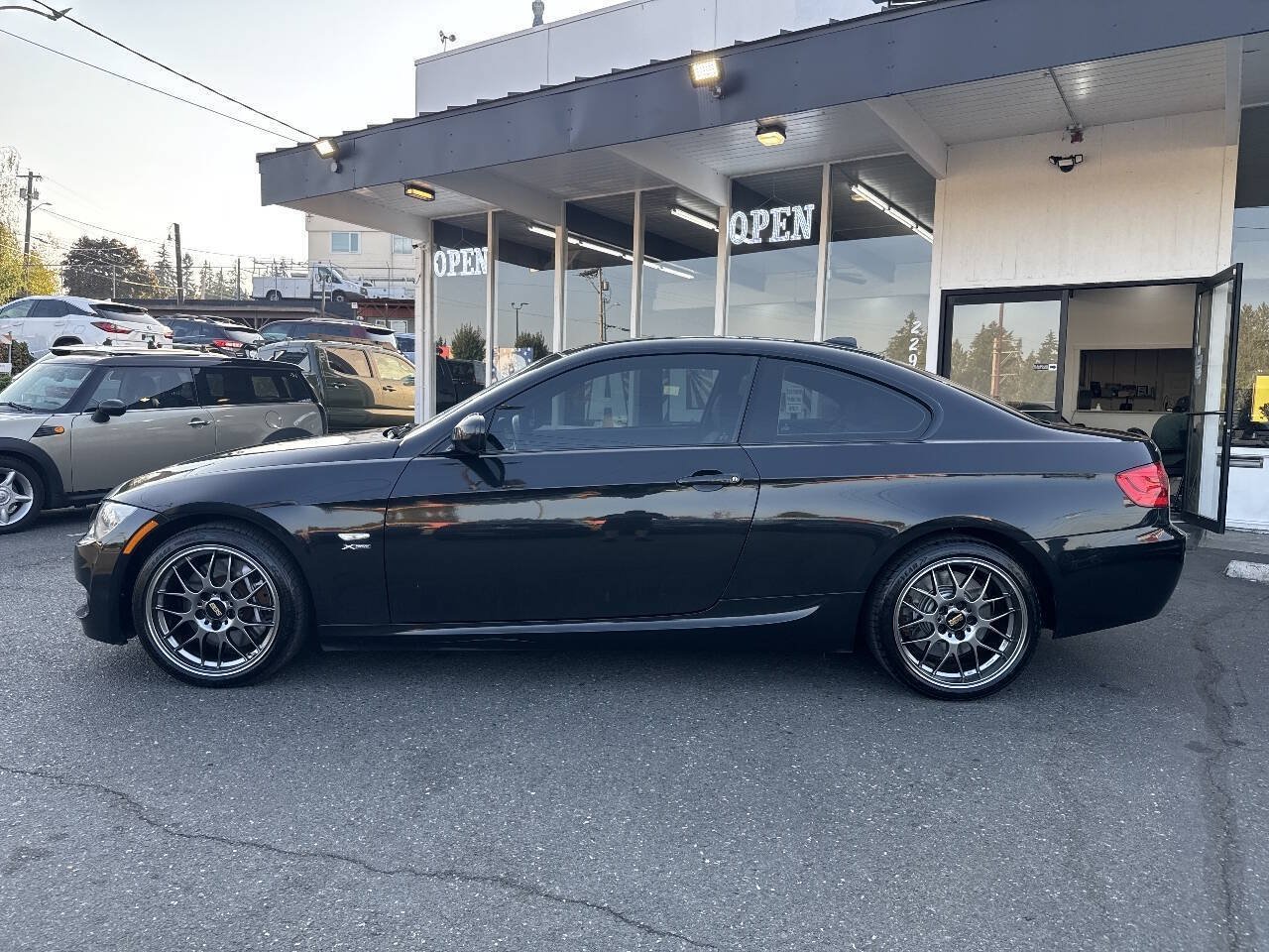 Used 2013 BMW 335i xDrive Coupe AWD/4WD image 3