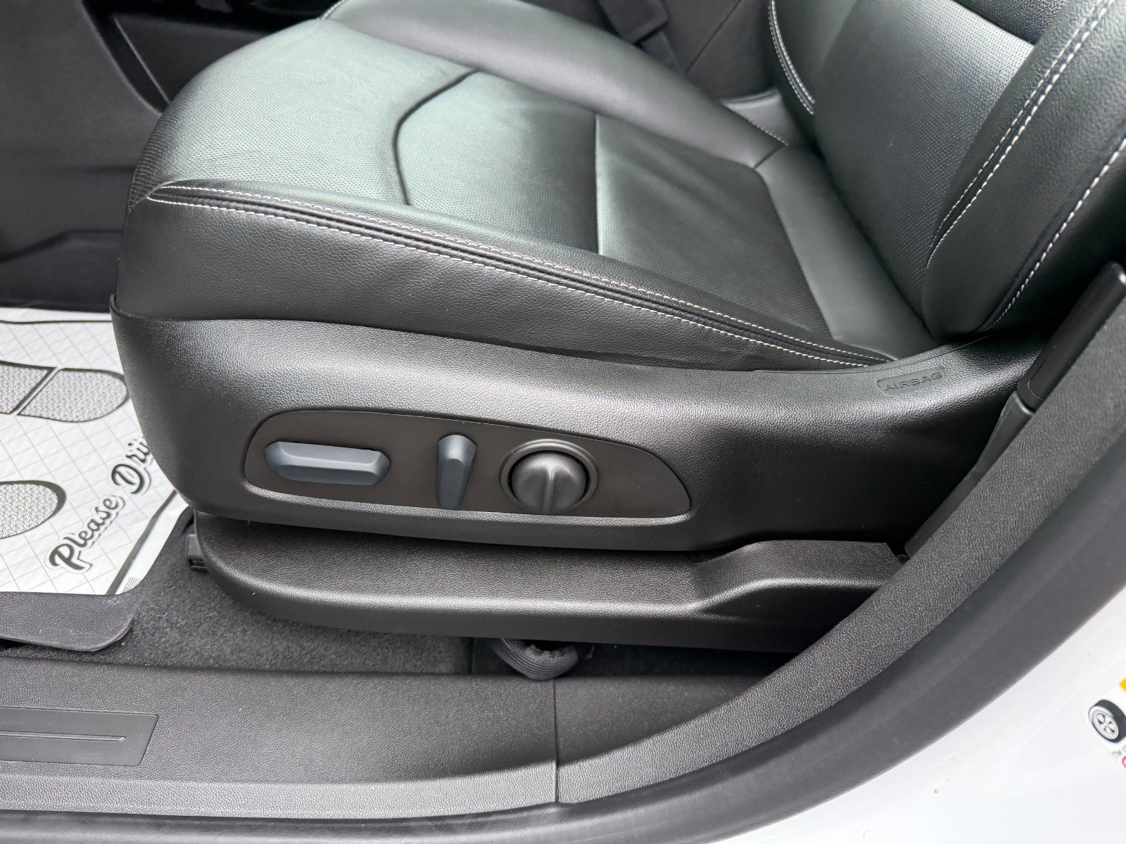 Used 2022 GMC Terrain SLT w/ Elevation Edition image 23