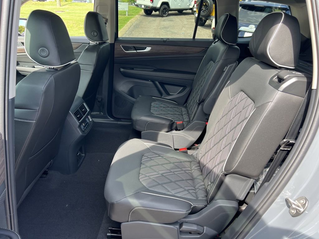 New 2026 Volkswagen Atlas SEL Premium R-Line image 24