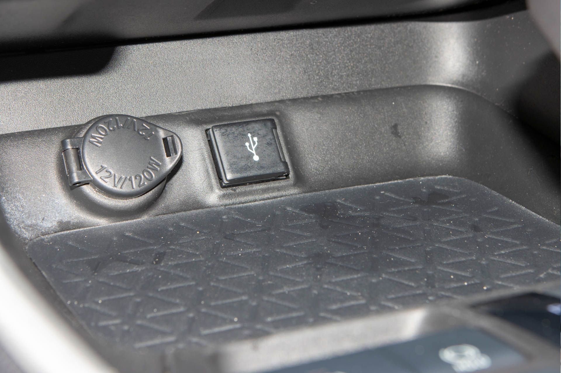 Used 2021 Toyota RAV4 XLE Premium image 25