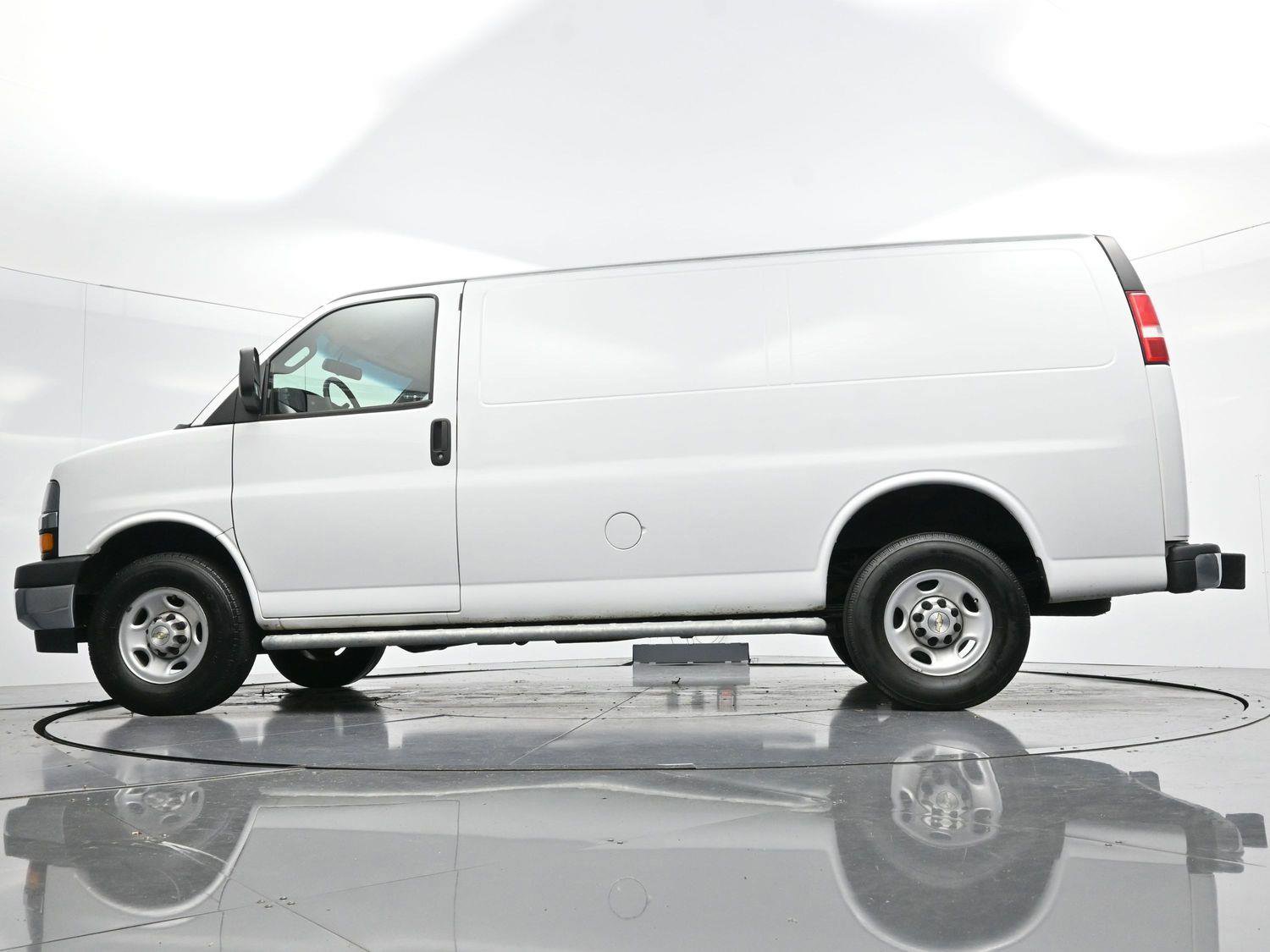 Used 2022 Chevrolet Express 2500 w/ Driver Convenience Package image 39