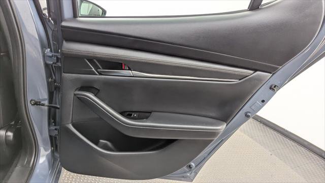 Used 2019 MAZDA MAZDA3 Hatchback w/ Premium Package image 19