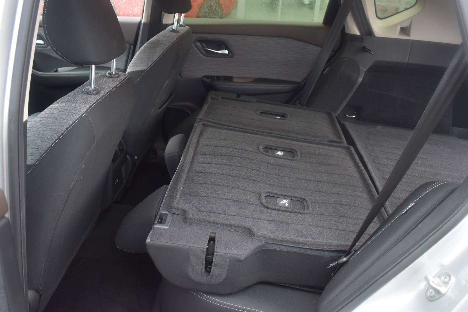 Used 2023 Nissan Rogue SV FWD image 45