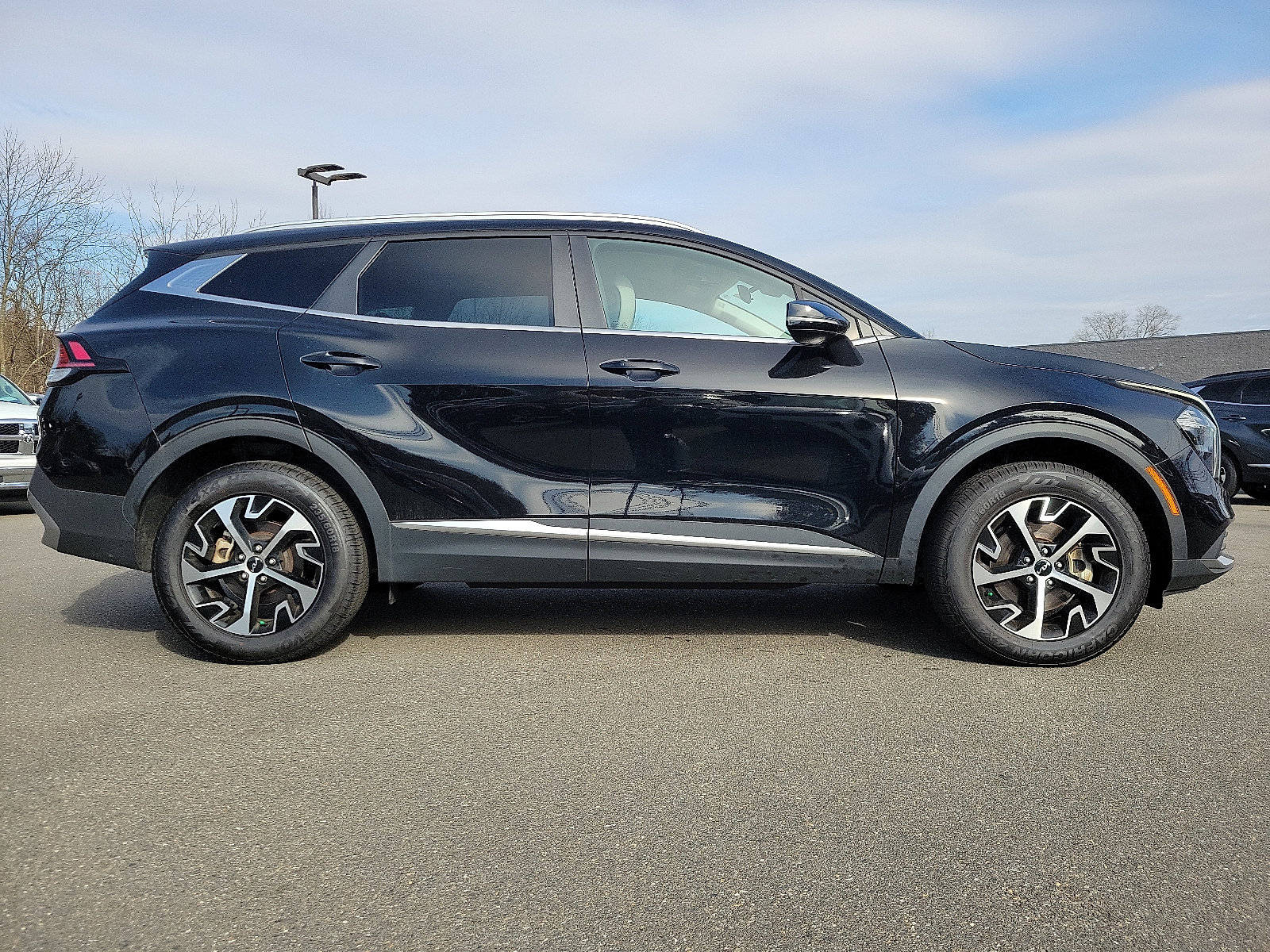 Used 2023 Kia Sportage EX AWD/4WD image 5