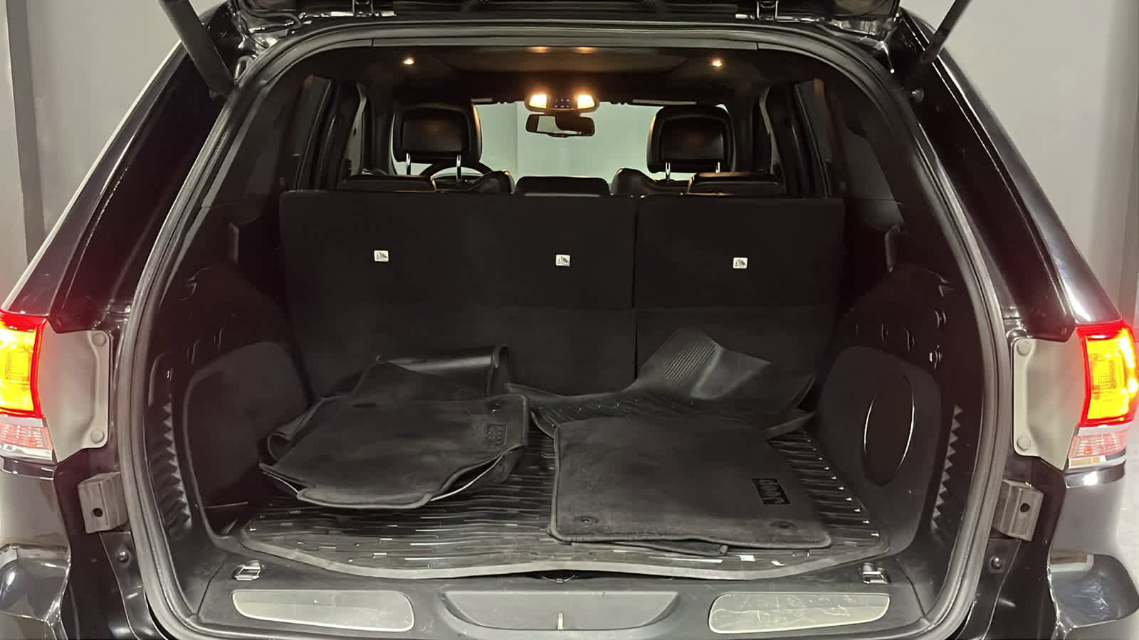 Used 2016 Jeep Grand Cherokee Overland AWD/4WD image 30