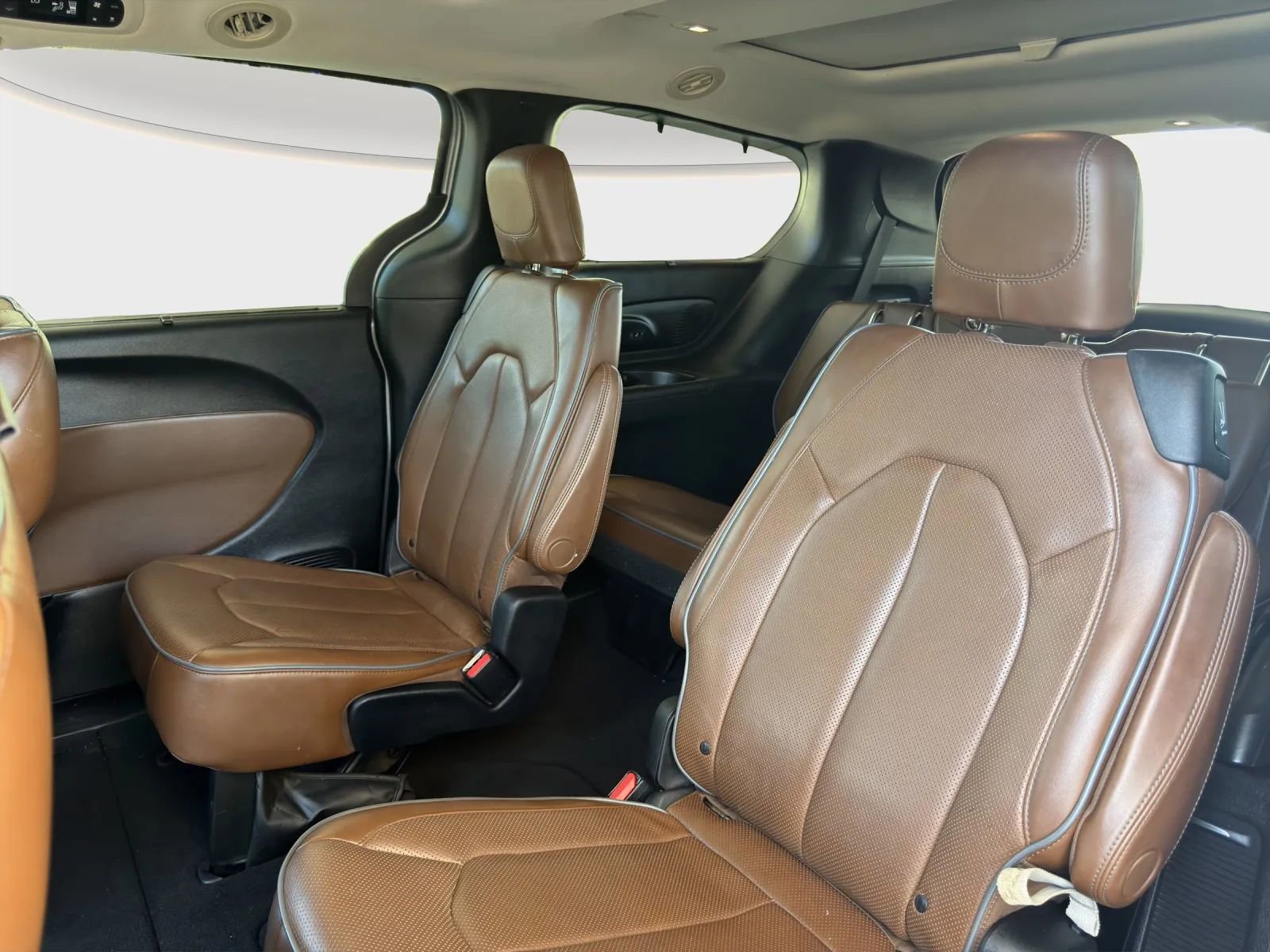 Used 2017 Chrysler Pacifica Limited w/ Advanced Safetytec Group FWD image 13