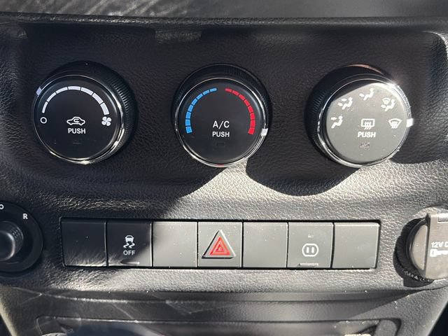 Used 2012 Jeep Wrangler Unlimited Rubicon w/ Connectivity Group AWD/4WD image 48