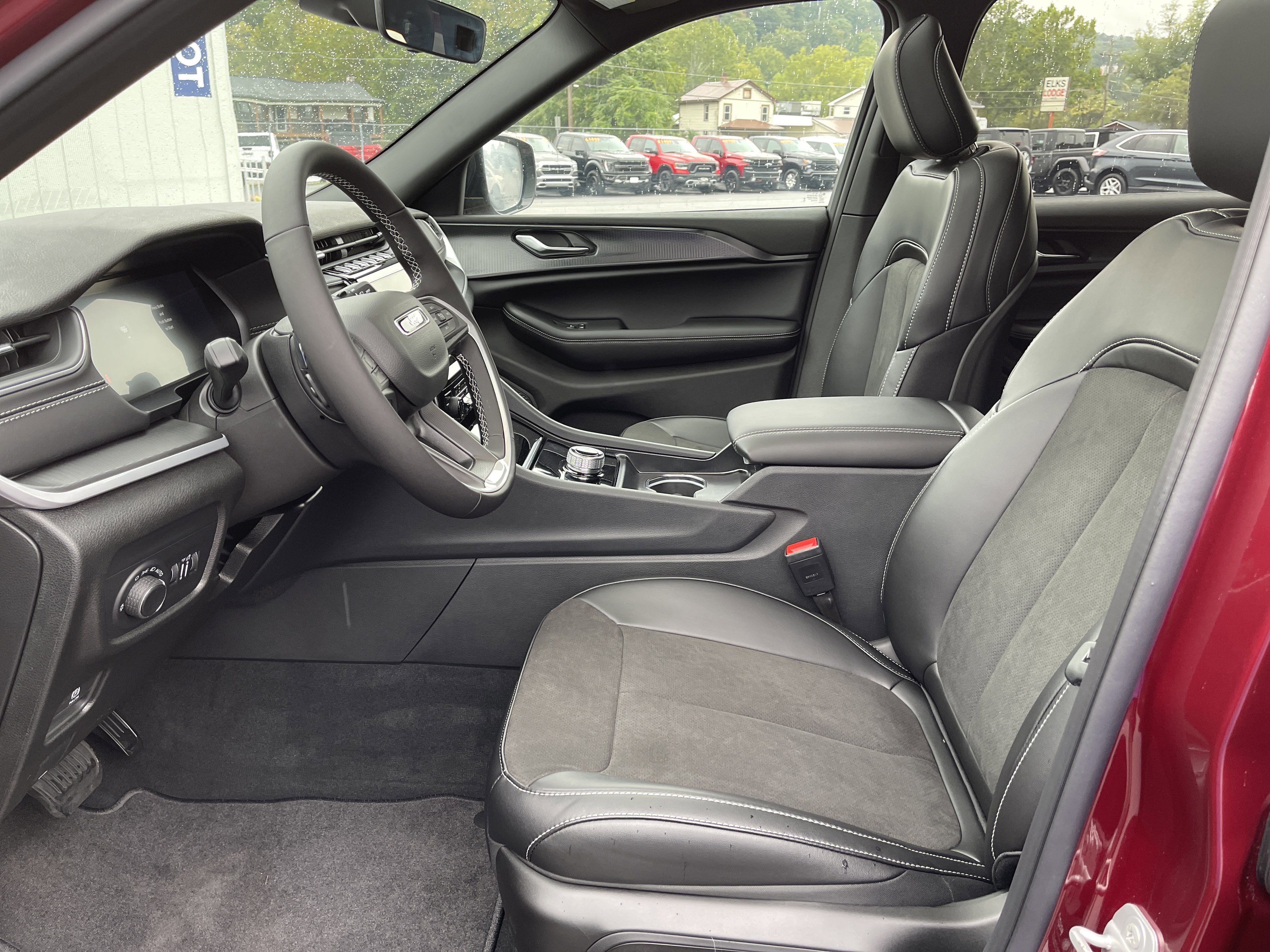 New 2025 Jeep Grand Cherokee L Altitude image 10