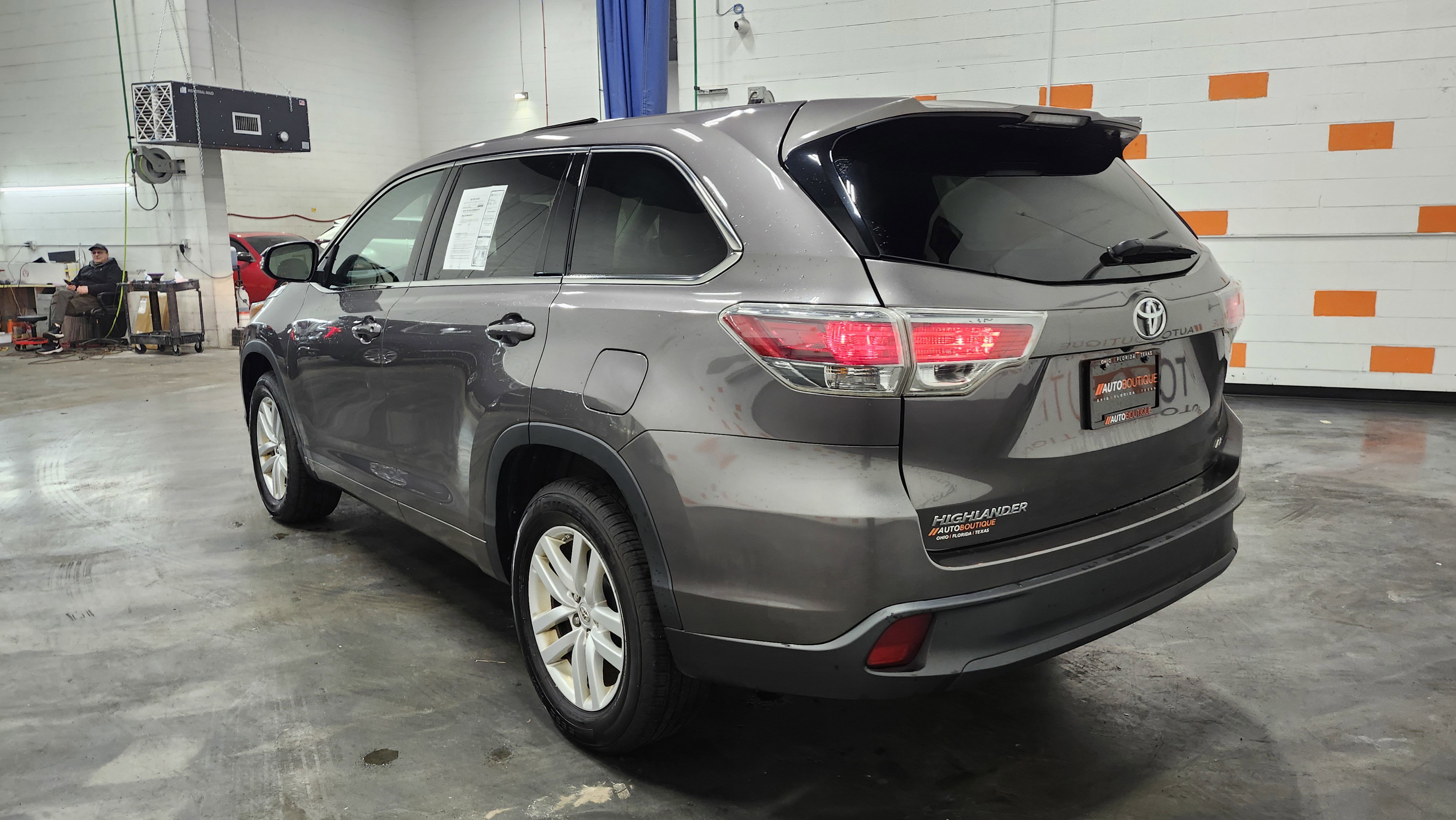 Used 2015 Toyota Highlander LE image 12