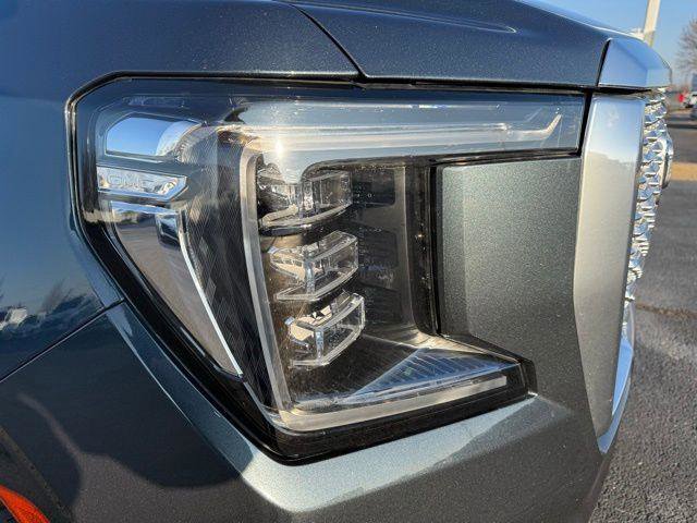 Used 2021 GMC Yukon Denali w/ Denali Premium Package RWD image 19
