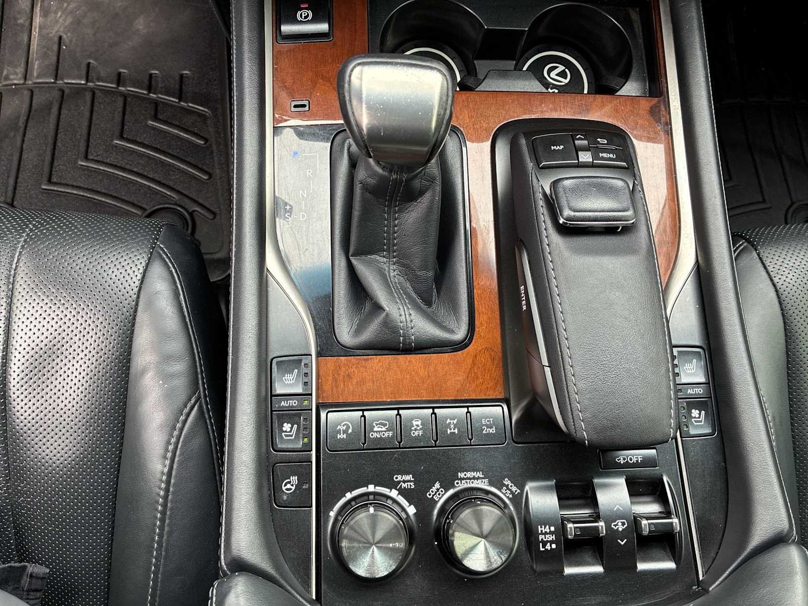 Used 2017 Lexus LX 570 4WD w/ Luxury Package image 22