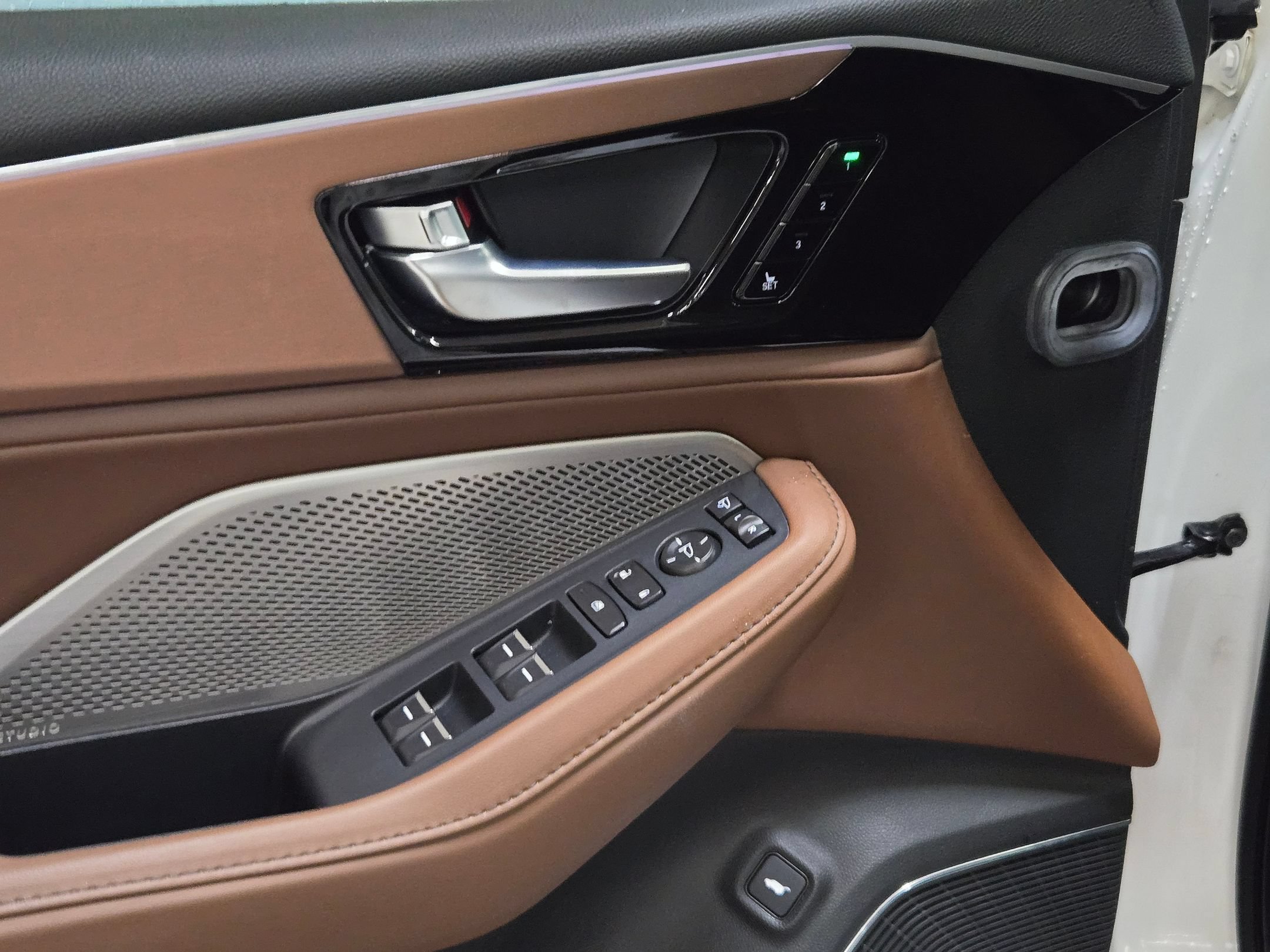 Certified 2023 Acura MDX FWD w/ Technology Package image 13