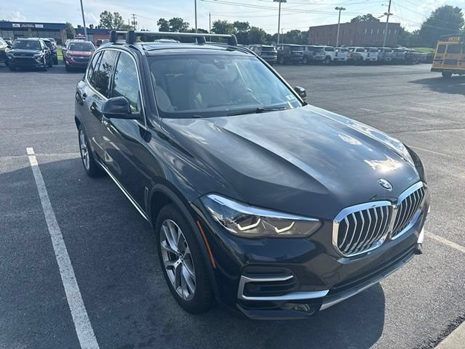 Used 2022 BMW X5 xDrive40i w/ Premium Package AWD/4WD image 4