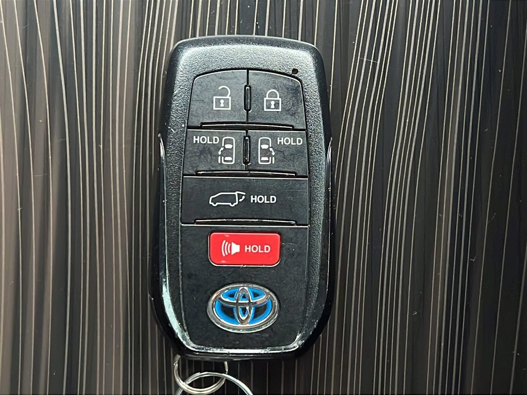 Used 2021 Toyota Sienna Platinum AWD/4WD image 28
