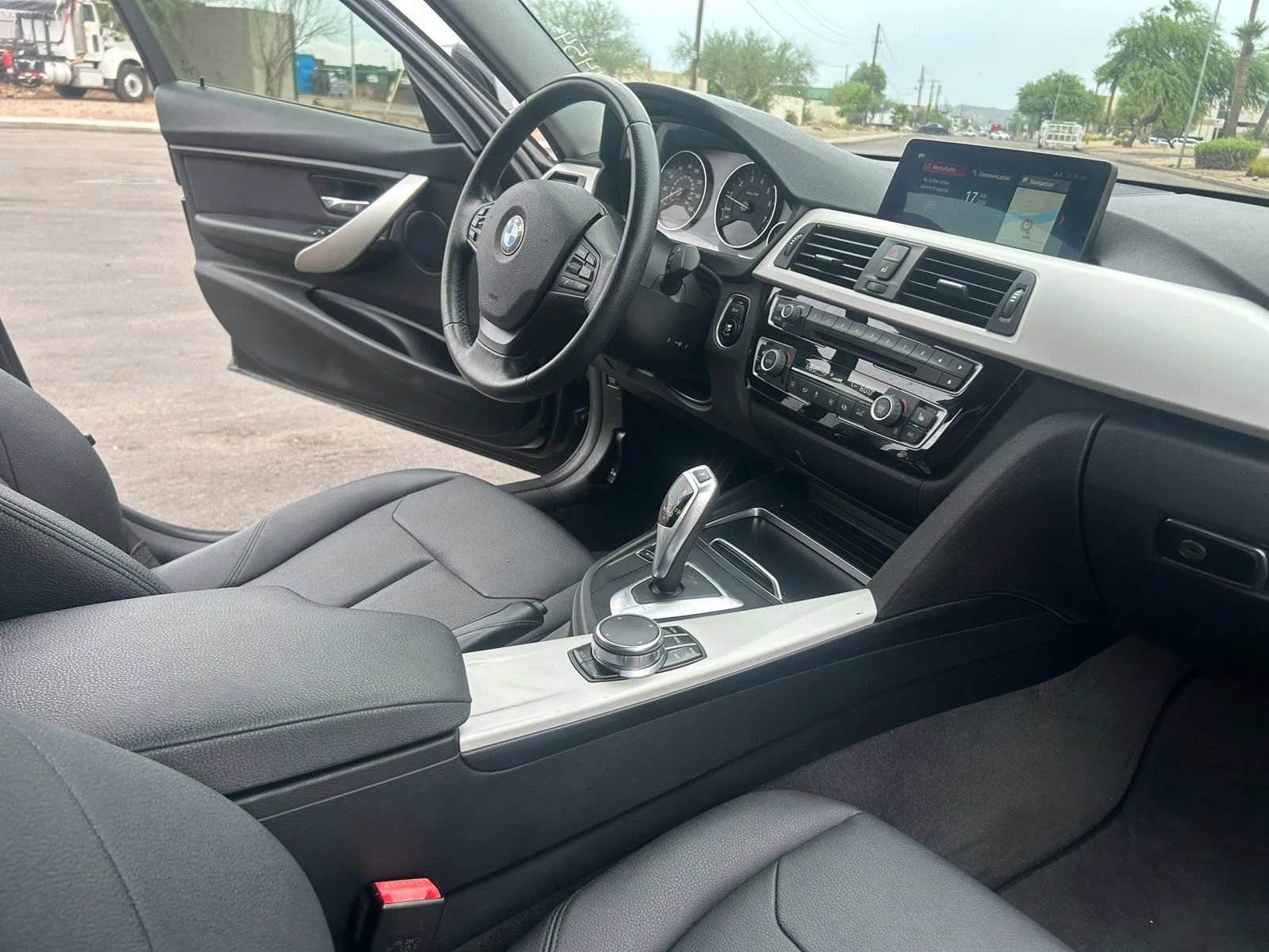 Used 2018 BMW 320i Sedan RWD image 21