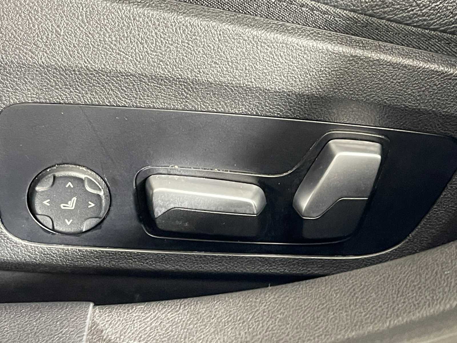 Used 2023 BMW i4 eDrive40 image 16