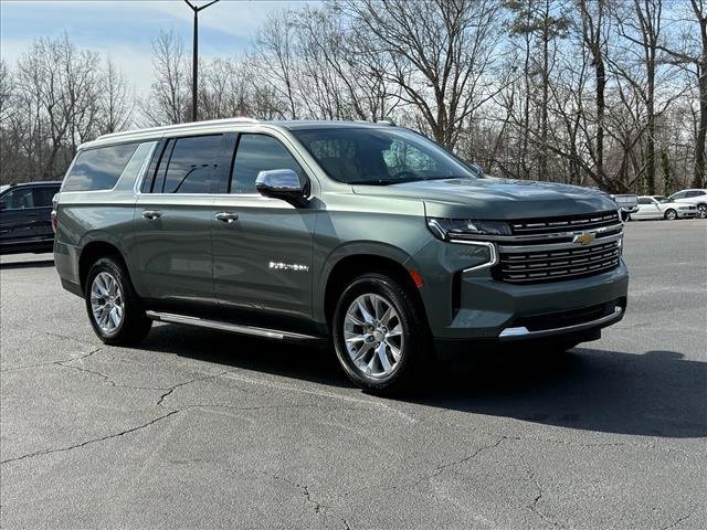 Used 2023 Chevrolet Suburban Premier image 2