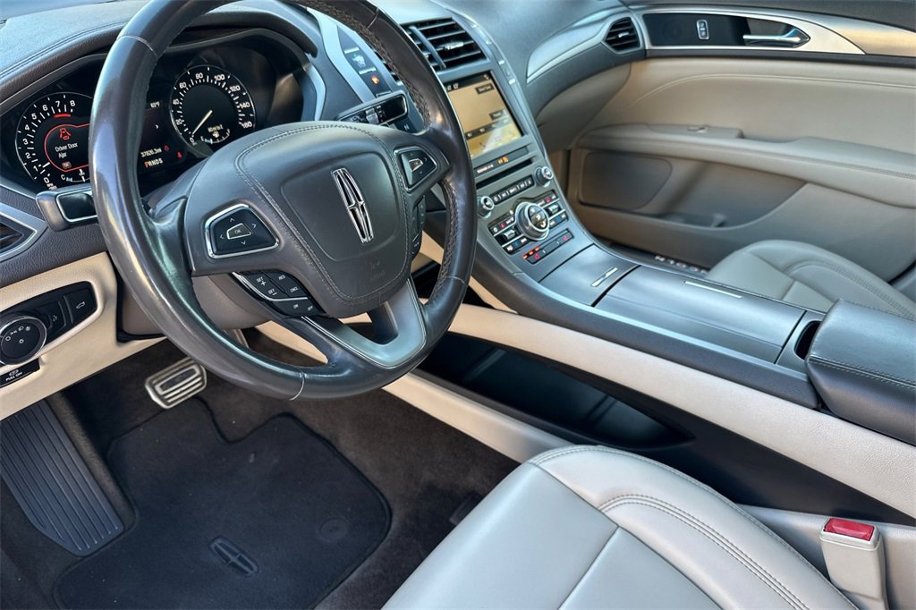 Used 2018 Lincoln MKZ Premiere image 12