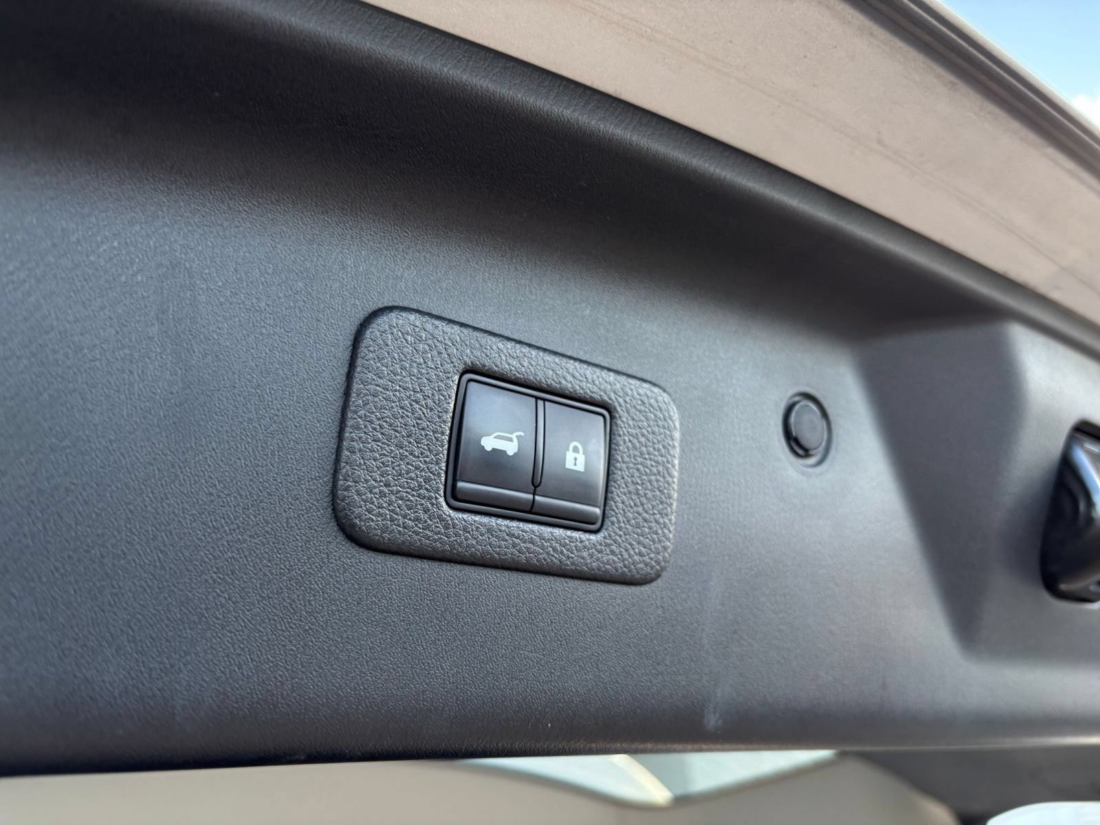 Used 2024 Nissan Armada SL RWD image 24