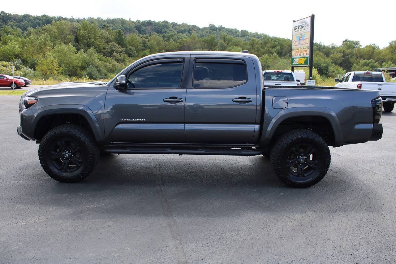 Used 2019 Toyota Tacoma TRD Sport AWD/4WD image 3