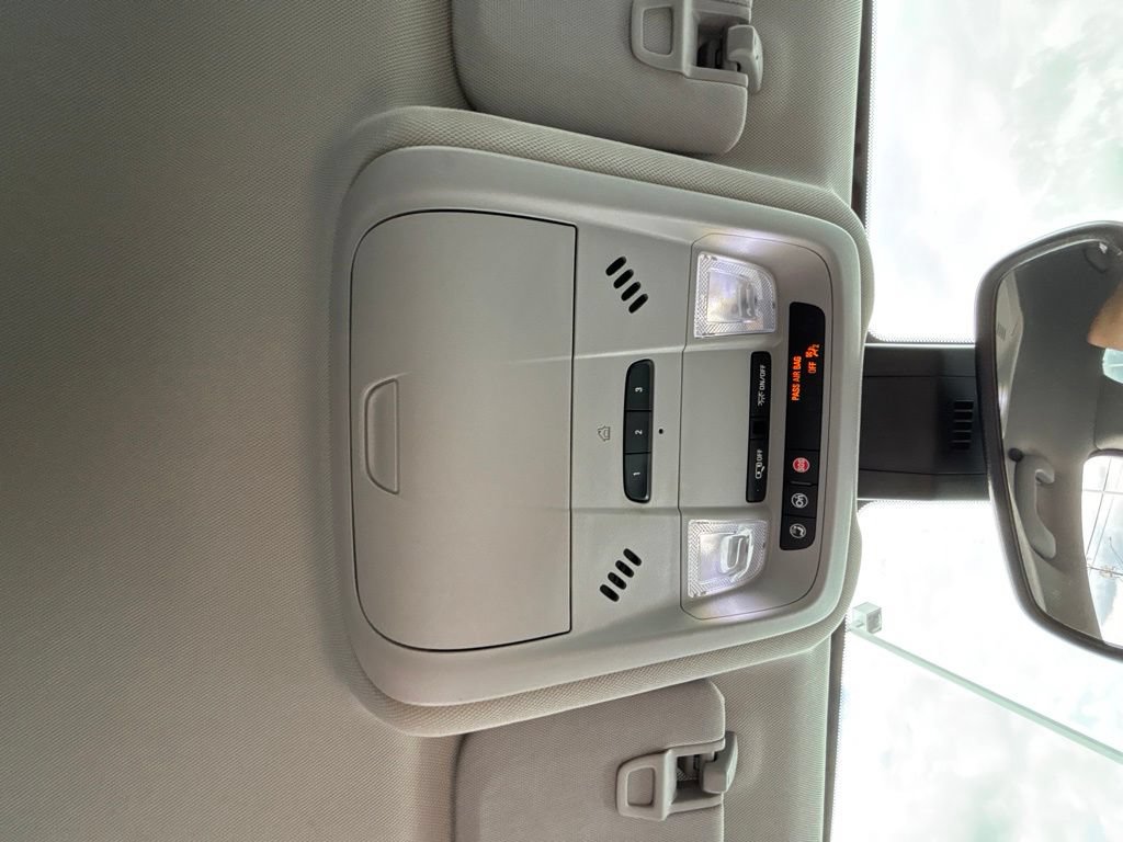 Used 2020 Chevrolet Equinox Premier AWD/4WD image 24