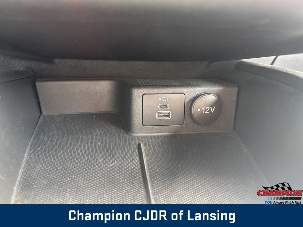 Used 2025 Ford Escape ST-Line Select AWD/4WD image 25