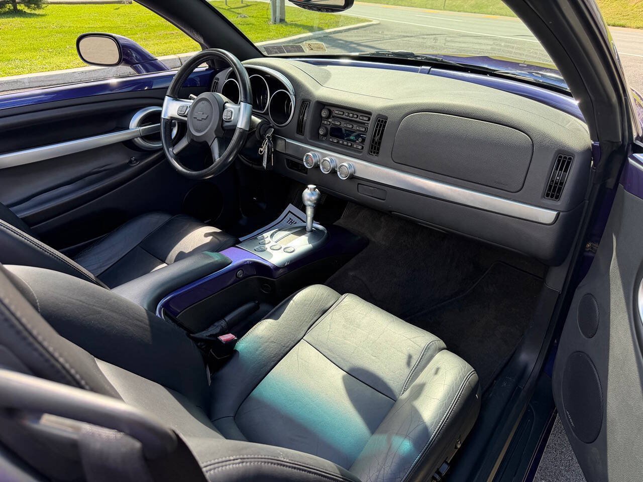 Used 2004 Chevrolet SSR w/ Preferred Equipment Group RWD image 20