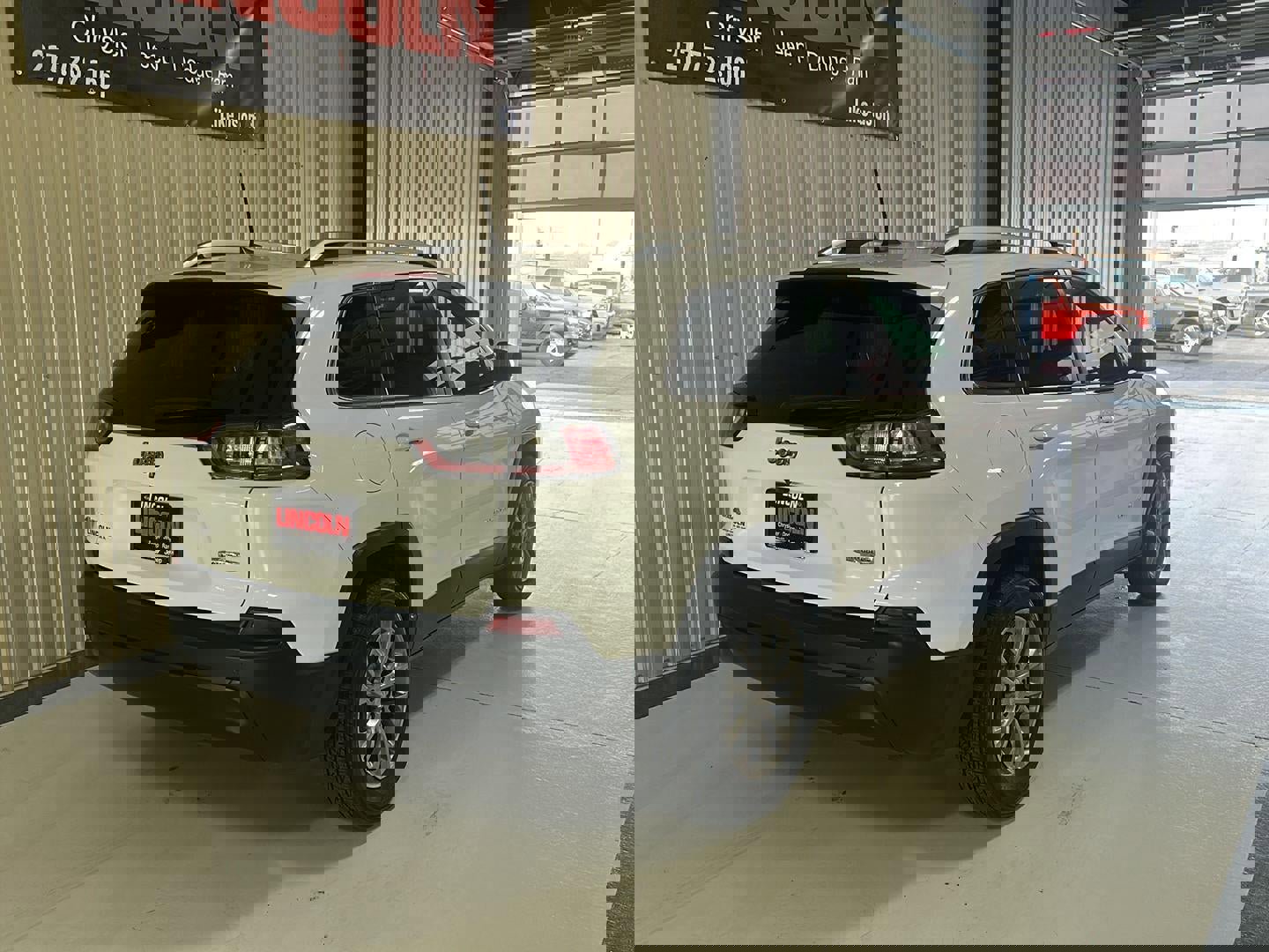 Used 2019 Jeep Cherokee Latitude Plus w/ Comfort/Convenience Group image 4