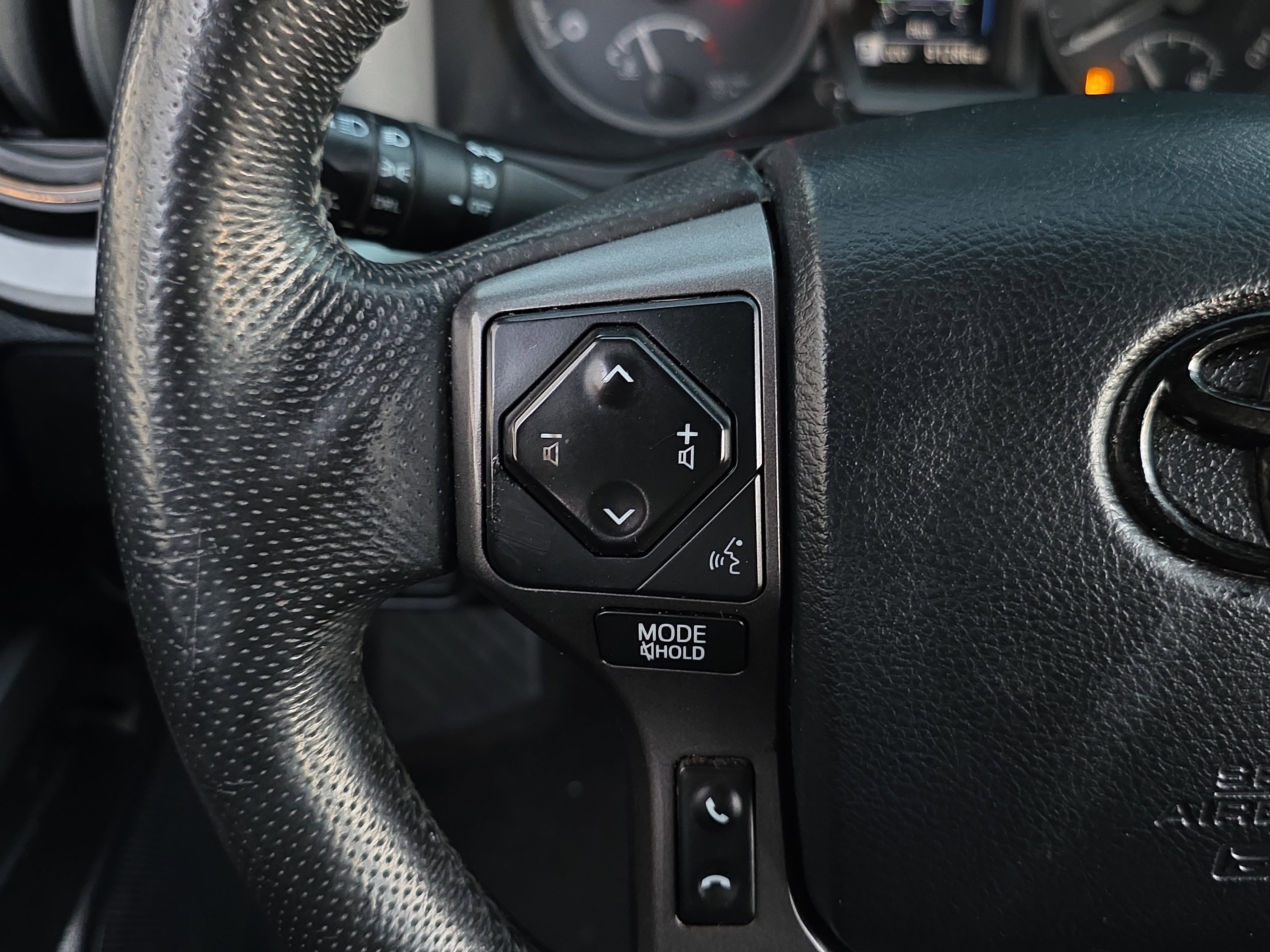 Used 2016 Toyota Tacoma TRD Off-Road w/ Towing Package image 14