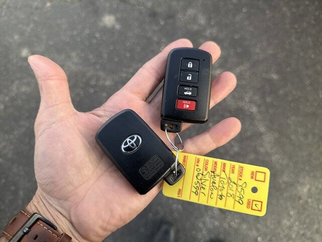 Used 2018 Toyota Avalon Limited w/ Protection Package image 5