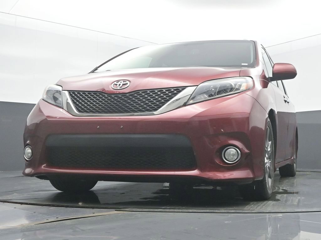 Used 2015 Toyota Sienna SE image 49