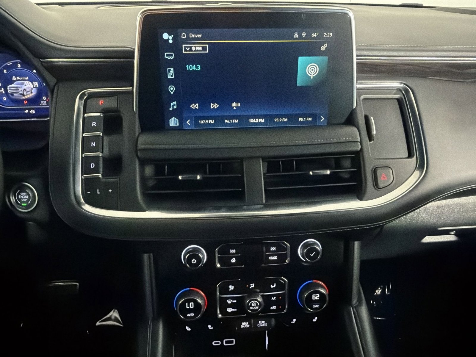 Used 2024 Chevrolet Suburban Z71 AWD/4WD image 18