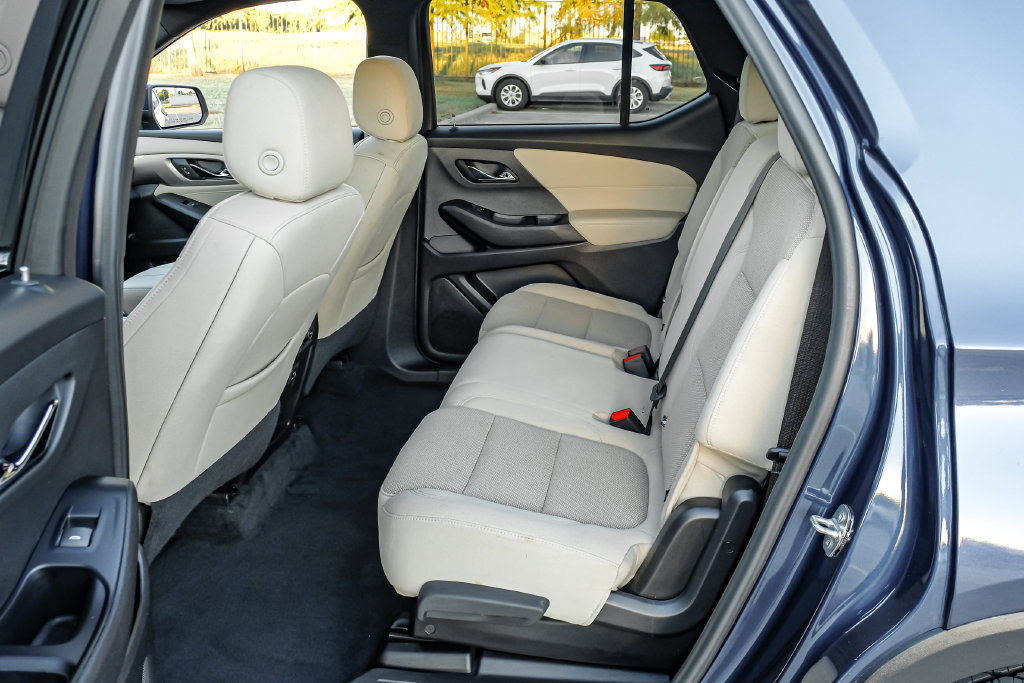 Used 2023 Chevrolet Traverse LS w/ Safety Package FWD image 42