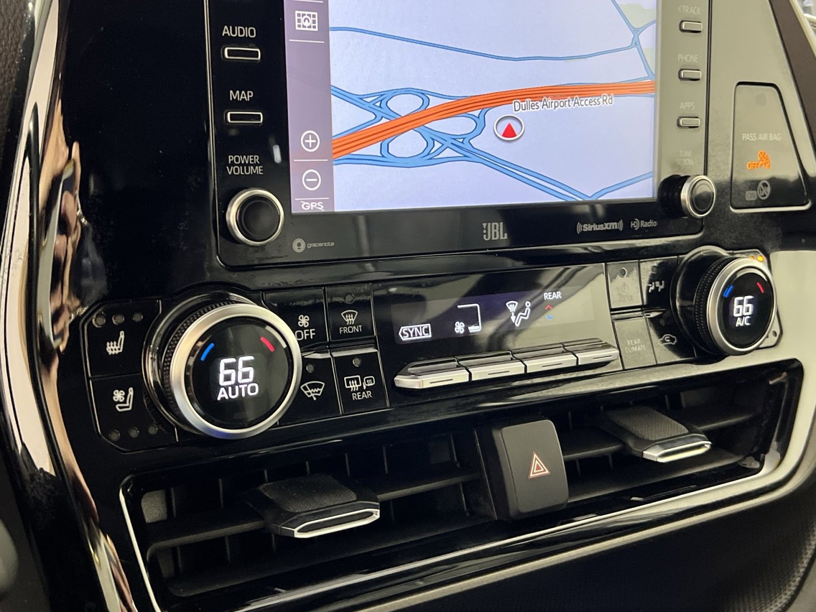 Used 2020 Toyota Highlander Limited image 18