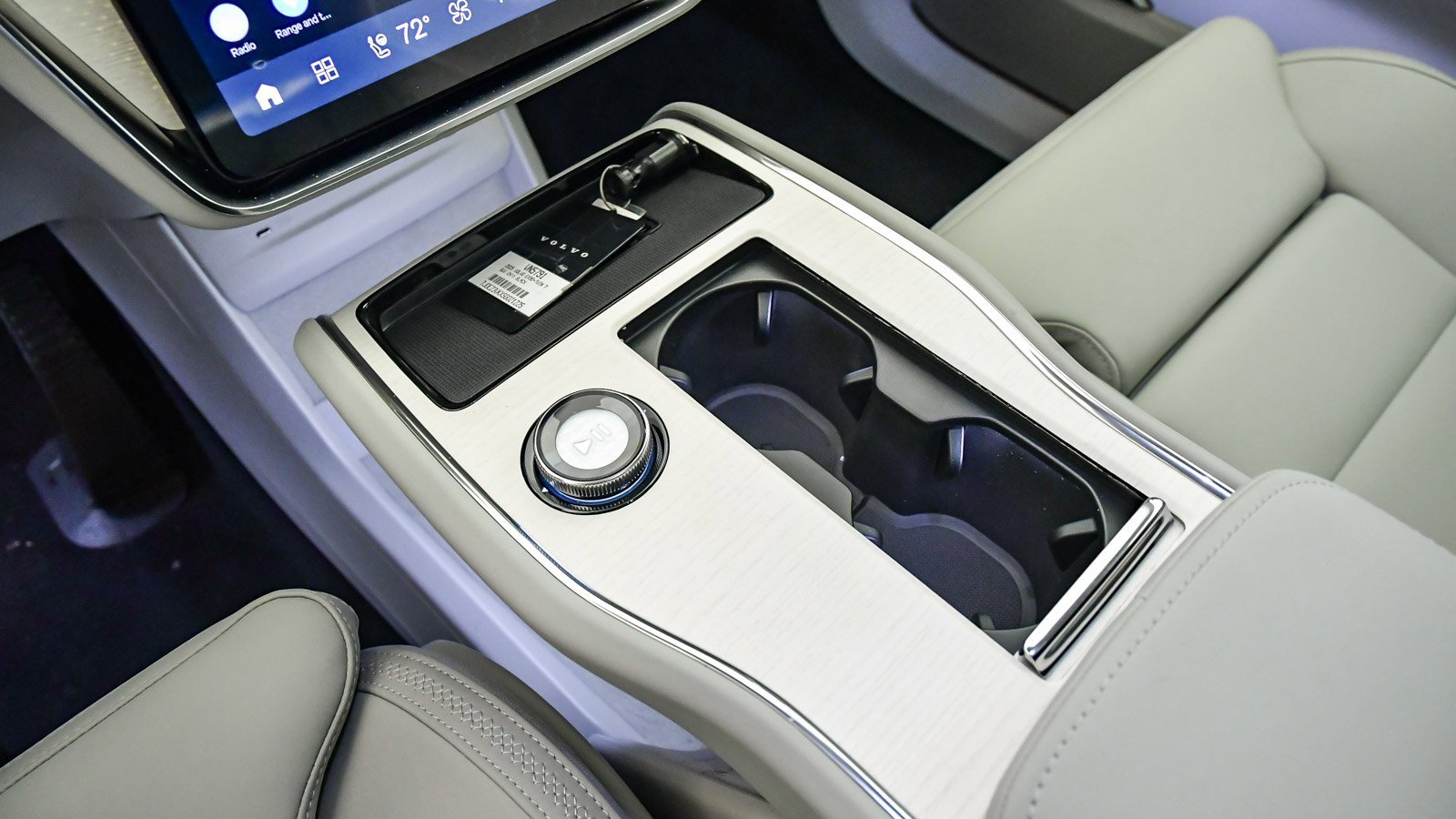 New 2025 Volvo EX90 Plus w/ Protection Package Premier image 26