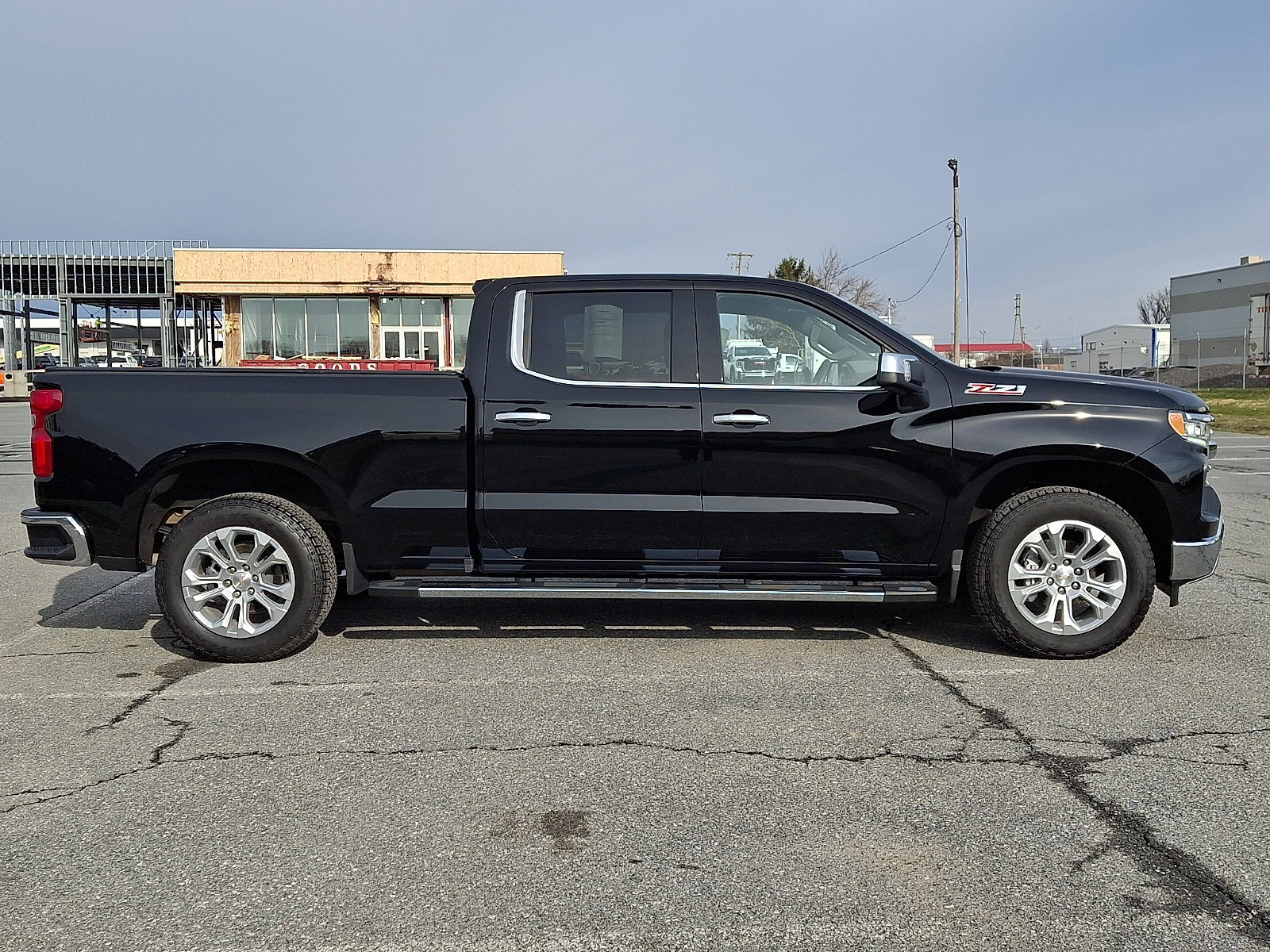 Certified 2025 Chevrolet Silverado 1500 LTZ w/ Z71 Off-Road Package image 7